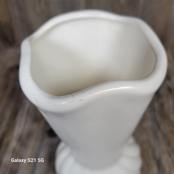 Vintage Hull Vase F 69, Matte White, Swirl Base 9-12" - Picture 6 of 7